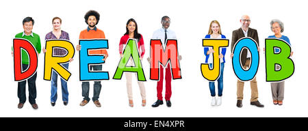 Multiethnische Gruppe von Menschen halten Traumjob Stockfoto