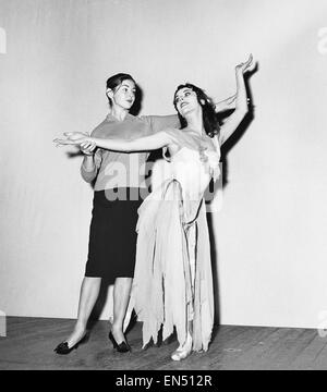 21-jährige Balletttänzerin Georgina Parkinson am Royal Opera House in Covent Garden während der Proben für das Ballett "La Belle Dame Sans Merci". 1. September 1959. Stockfoto