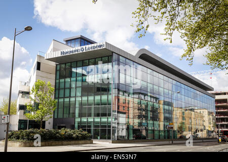 Eine allgemeine Übersicht der Hargreaves Lansdown zentrale Anker Road (A4). Stockfoto