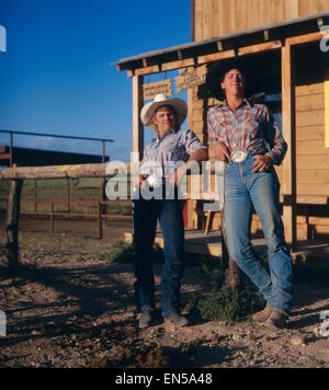 Zwei Cowboys in Nevada, USA, 1980er Jahre. Zwei Cowboys in Nevada, U.S. der 1980er Jahre. Stockfoto