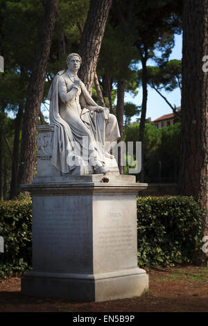 Statue von Lord Byron in den Gärten der Villa Borghese in Rom. Stockfoto