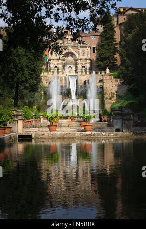 Fischteiche und der Neptun-Brunnen und Orgel in Villa d ' Este Tivoli Italien Stockfoto