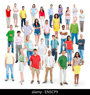 Diverse multi-ethnischen Menschen posieren für die Kamera Stockfoto