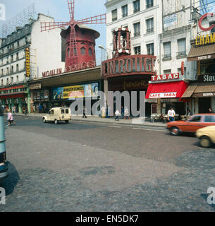 Das Moulin Rouge in Paris; 1970er Jahre Frankreich. Das Moulin Rouge in Paris; Frankreich der 1970er Jahre. Stockfoto