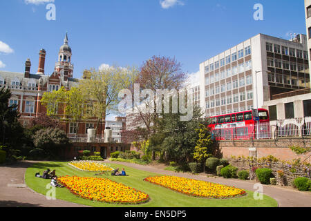 Queens Garden in Croydon Surrey im Frühjahr UK Stockfoto