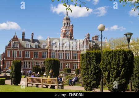 Croydon Rathaus aus der Queens Garden in Croydon im Frühjahr Stockfoto