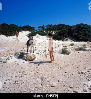 Urlaub in Nordsardinien Auf der Insel Budelli, Italienisch 1970er Jahre. Urlaub im Norden Sardiniens auf der Insel Budelli, Italien Stockfoto