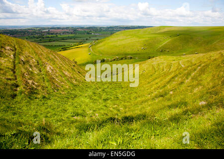 Kreide Böschung Hang mit trockenen Tälern Roundway Hill, in der Nähe von Devizes, Wiltshire, England Stockfoto