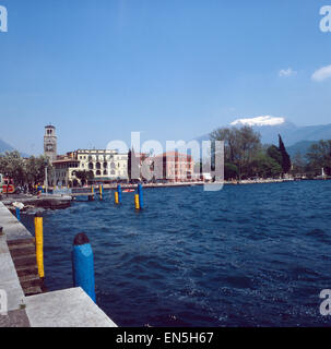 Urlaub in Riva del Garda, Gardasee, Italien 1970er Jahre. Urlaub in Riva del Garda, Gardasee, Italien der 1970er Jahre. Stockfoto