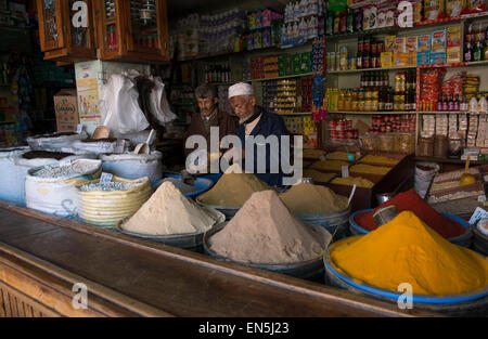 Marrakesch, Gewürzgeschäft im Souk. Stockfoto
