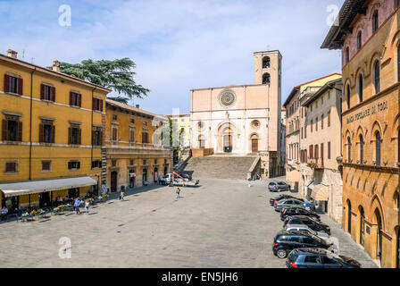 Piazza del Popolo und der Dom Santa Maria Annunziata von Todi in Umbrien, Italien. Stockfoto