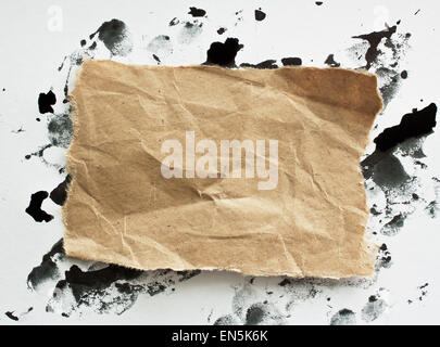 Torned Vektor braun Hinweis Papiere auf weißem Hintergrund Stockfoto