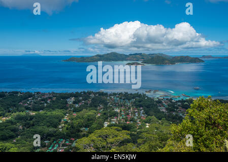 Panorama der Insel La Digue Nid d ' Aigle gesehen, Seychellen Stockfoto