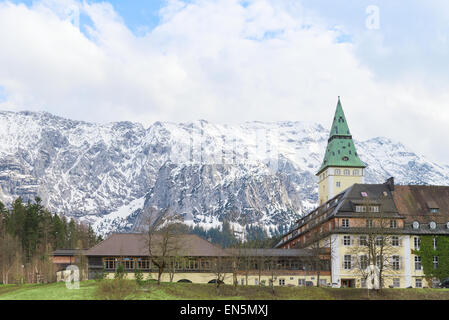 Schloss Elmau ist ein Luxushotel, das Ortsbild des 41. G7-Gipfels im Juni sein wird. Diese renommierten 5-Sterne-Hotel bietet heute 123 Zimmer und Suiten. Es gehört zu den führenden Hotels der Welt. Stockfoto