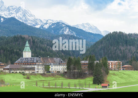 Hotel Komplex Schloss Elmau in bayerischen Alpen ist der Austragungsort des Gipfels G8-Mitglieder. Die Teilnehmer werden die Staats-und Regierungschefs der sieben Mitgliedstaaten der G7 sowie Vertreter der Europäischen Union gehören. Stockfoto