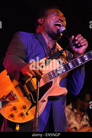 Jazz-Legende George Benson bei b.b. King Blues Club & Grill Featuring führt: George Benson Where: New York City, New York, USA bei: 24. Oktober 2014 Stockfoto