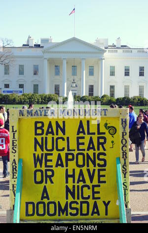 Anti-atomare Waffen unterzeichnen vor dem weißen Haus in Washington, D.C. Stockfoto