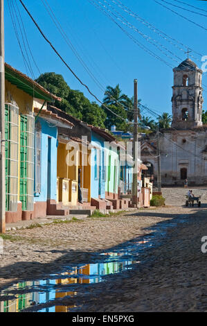 Vertikale Ansicht der Kirche Iglesia de Santa Ana in Trinidad, Kuba. Stockfoto