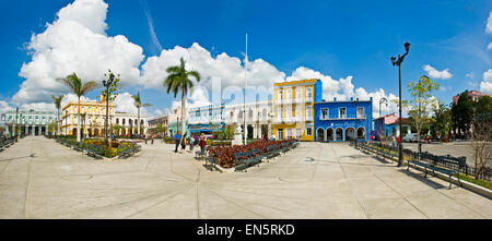 Horizontale Panoramablick auf dem Hauptplatz in Sancti Spiritus, Kuba Stockfoto