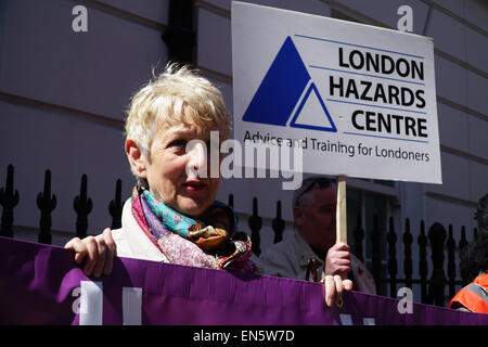 London, UK, 28. April 2015: vereinen die Union Gail Cartmail Assistant General besuchte den Arbeitnehmer Memorial Day 2015-Protest vor der Quatari Botschaft, London. Foto: Credit: siehe Li/Alamy Live News Stockfoto