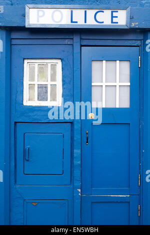 Detail einer britischen "Tardis" Stil Polizei Box, schoss direkt auf Stockfoto