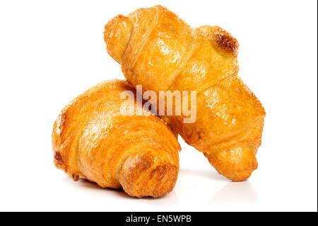 Frische Croissant auf weißem Hintergrund Stockfoto