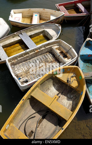 Boote im Hafen von Lymington in Lymington in der neuen Gesamtstruktur Hampshire Stockfoto