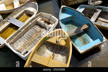 Boote im Hafen von Lymington in Lymington in der neuen Gesamtstruktur Hampshire Stockfoto