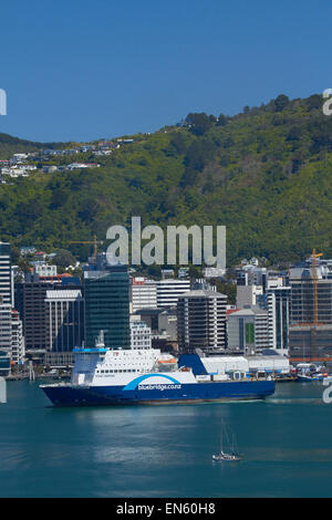 Bluebridge Fähre, Wellington CBD und dem Hafen von Wellington, Nordinsel, Neuseeland Stockfoto