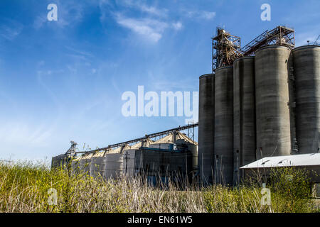 Verlassene Silos in Nordkalifornien Stockfoto