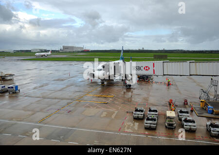 BRISBANE, Australien: März 8: Verkehrsflugzeuge auf dem Rollfeld auf 03.08.2013 am Brisbane International Airport. Stockfoto