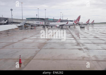 BRISBANE, Australien: März 8: Verkehrsflugzeuge von Virgin Airlines aufgereiht auf dem Rollfeld auf 03.08.2013 in Brisbane internationa Stockfoto