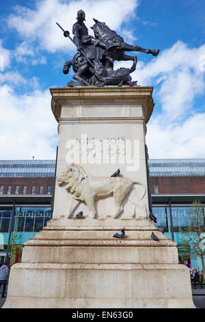 Statue von St. George und der Drache von Bildhauer Charles Hartwell alte Eldon Square Newcastle Upon Tyne UK Stockfoto