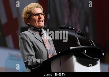 Toronto, Kanada. 27. April 2015. Ontario Premier Kathleen Wynne spricht bei der Eröffnungsrede Keynote während der Entdeckung 2015-Konferenz. Stockfoto