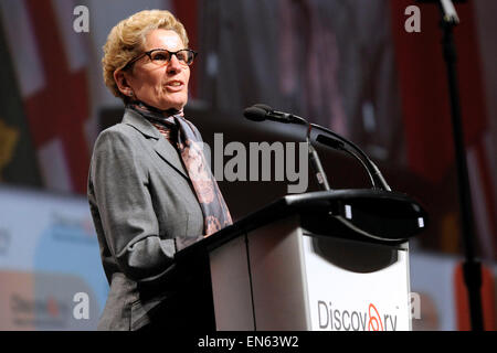 Toronto, Kanada. 27. April 2015. Ontario Premier Kathleen Wynne spricht bei der Eröffnungsrede Keynote während der Entdeckung 2015-Konferenz. Stockfoto