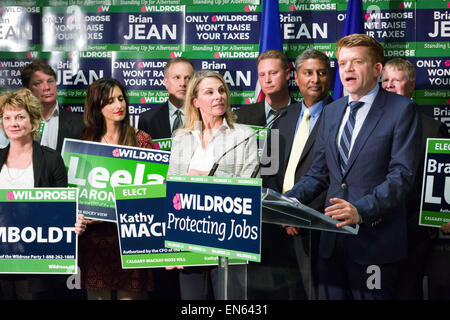 Calgary, Kanada. 28 Apr, 2015. Alberta Wildrose Partei Führer Brian Jean kündigt eine Kampagne Plattform als Kandidaten aus verschiedenen Ridings in Calgary, Kanada, am Dienstag, 28. April 2015. Die provinzielle Wahl ist für den 5. Mai 2015 geplant. Credit: Gudrun Schulze Ebbinghoff/Alamy leben Nachrichten Stockfoto