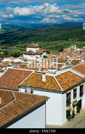 Grazalema, das weiße Dorf oder Pueblo Blanco, in der Sierra de Grazalema, Provinz Cádiz, Andalusien, Spanien Stockfoto