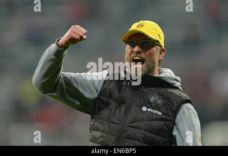 München, Deutschland. 28. April 2015. Dortmund-Trainer Juergen Klopp feiert nach dem Sieg im Elfmeterschießens gegen Bayern München beim DFB DFB-Pokal Halbfinale letzte Fußballspiel zwischen FC Bayern München und Borussia Dortmund in Allianz Arena in München, 28. April 2015. Bildnachweis: Dpa picture Alliance/Alamy Live News Stockfoto