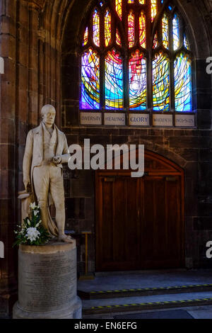 Manchester Kathedrale - Statue von Tory MP Thomas Fleming Stockfoto