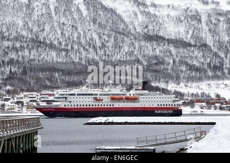 Hurtigruten Schiff in Tromsø-Hafen Stockfoto