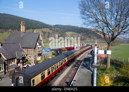 Dampfzug auf Carrog Station Llangollen Steam Railway Denbighshire North East Wales UK Stockfoto