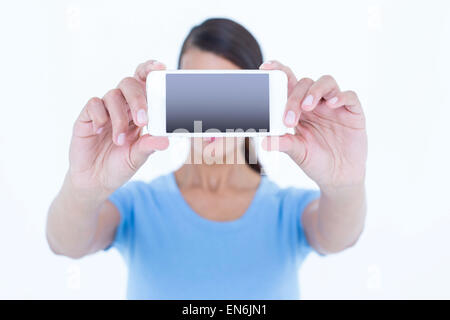Brünette Frau, die eine Selfie mit ihrem smartphone Stockfoto
