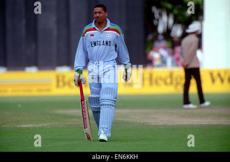 Kricket-Weltschale 1992 - Australien: Neuseeland-England in Wellington. Neuseeland gewinnt mit 7 Wickets. England 200-8 (50 Over); New Zealand 201-3 (40,5 über). Philip DeFreitas. März 1992 Stockfoto