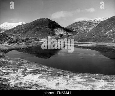 Gesamtansicht mit Loch Treig innerhalb der Lochaber Hügel in der Nähe von Fort William, Schottland. Um 1930. Stockfoto