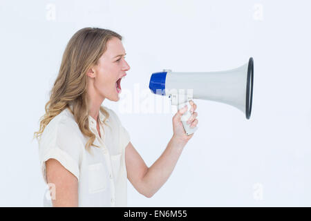 Frau schreien über einen Lautsprecher Stockfoto