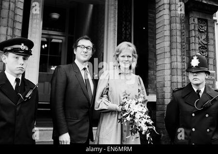 Hochzeit von Dramatiker Harold Pinter und Autor Dame Antonia Fraser auf Kensington Standesamt. 27. November 1980. Lokalen Caption *** Lord Longford Stockfoto