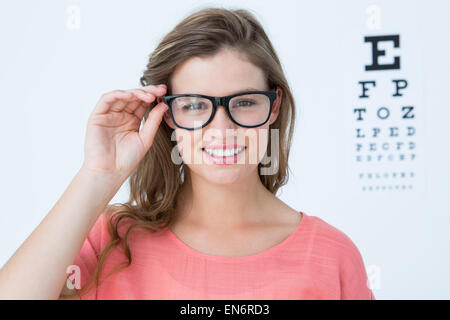 Hübsche Hipster mit Brille und Sehtest Stockfoto