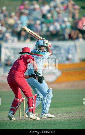 Kricket-Weltschale 1992 - Australien: England v. Simbabwe in Albury. Simbabwe gewinnt mit 9 Runs. Simbabwe 134 (46.1 Over); England 125 (49.1 über). Philip DeFreitas Wimper März 1992 Stockfoto