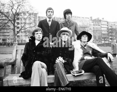 Die Rolling Stones im Green Park in London für eine Pressekonferenz vor der Abreise nach Amerika, wo sie sich befinden, an der Küste von Ed Sullivan erscheinen, im Bild-zu - Küste zeigen. 11. Januar 1967. Stockfoto