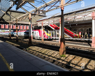 Jungfrau in Crewe Cheshire England Railway Bahnhof Stockfoto